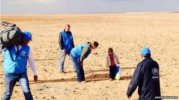 طفل سوري يعبر صحراء الأردن بحثا عن والديه